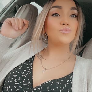 Meet your Posher, Caitlin